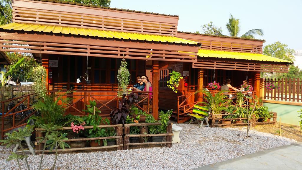 Happy Pensión Bungalow Sukhothai Exterior foto
