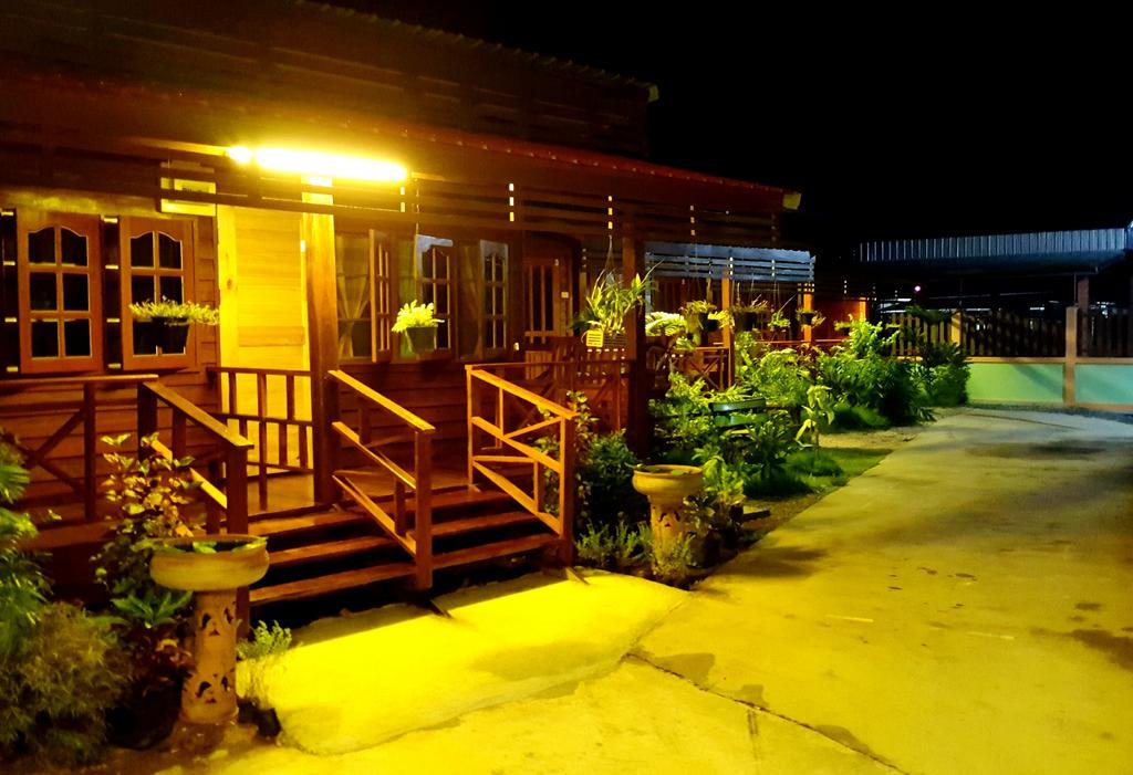 Happy Pensión Bungalow Sukhothai Exterior foto