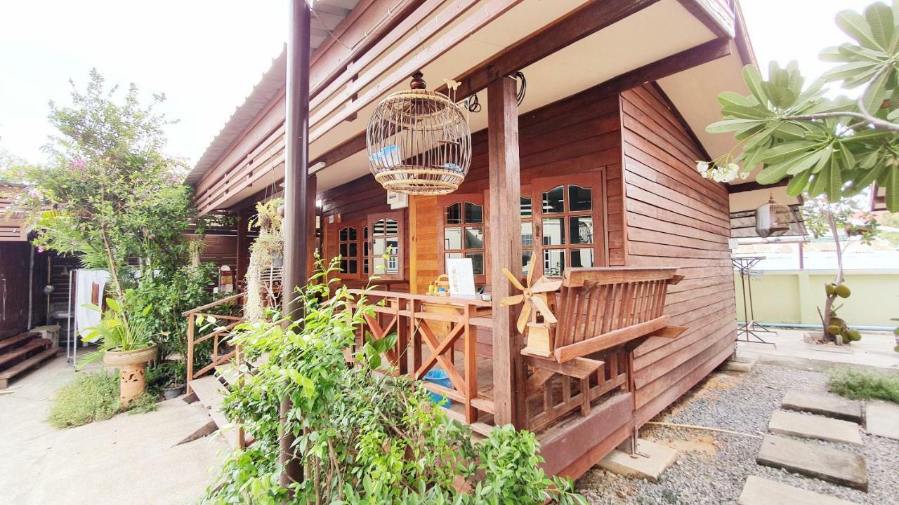 Happy Pensión Bungalow Sukhothai Exterior foto