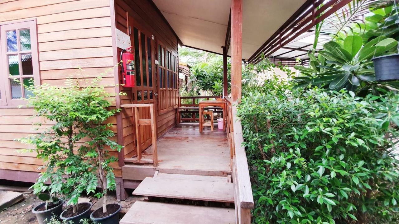 Happy Pensión Bungalow Sukhothai Exterior foto